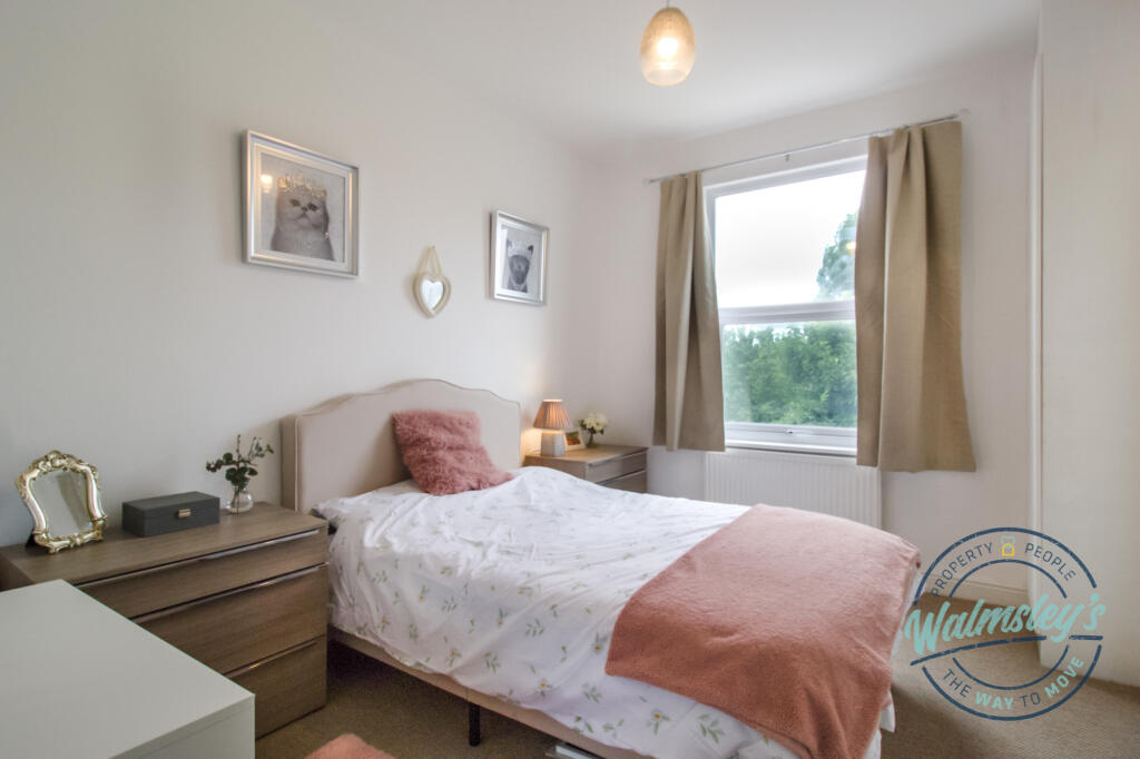 1st floor rear double bedroom