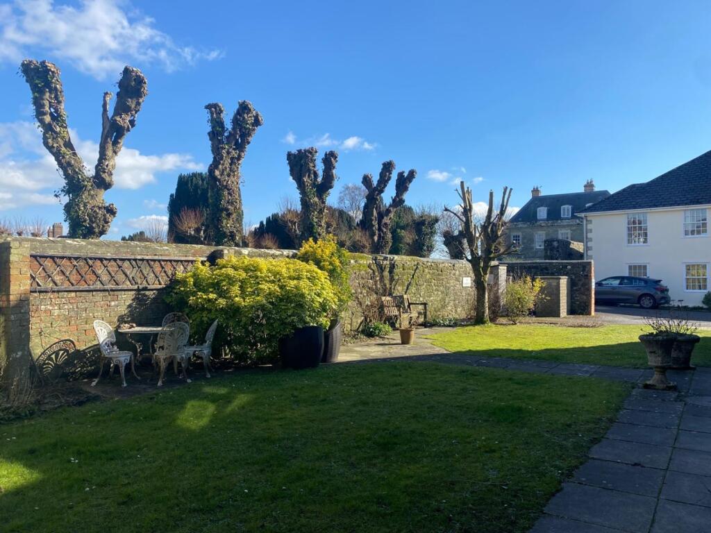 Front garden area