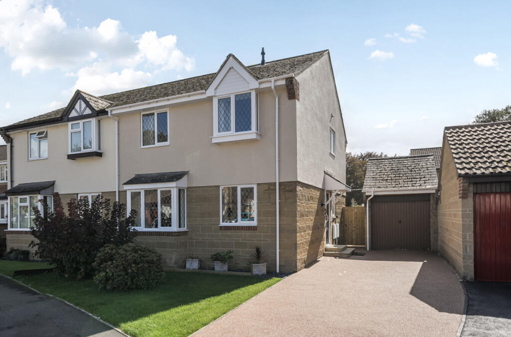 1353872-5-68c817d...