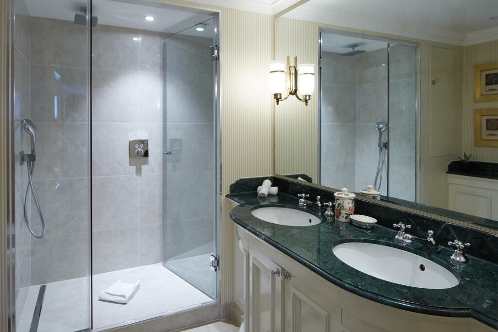CTC-3-bed-master-bathroom.jpg