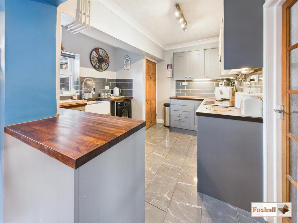 Open Plan Kitchen / Dining Area