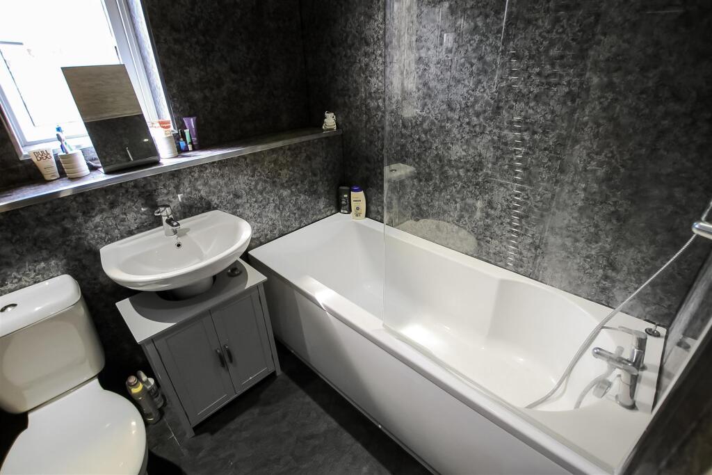 Family Bathroom/WC