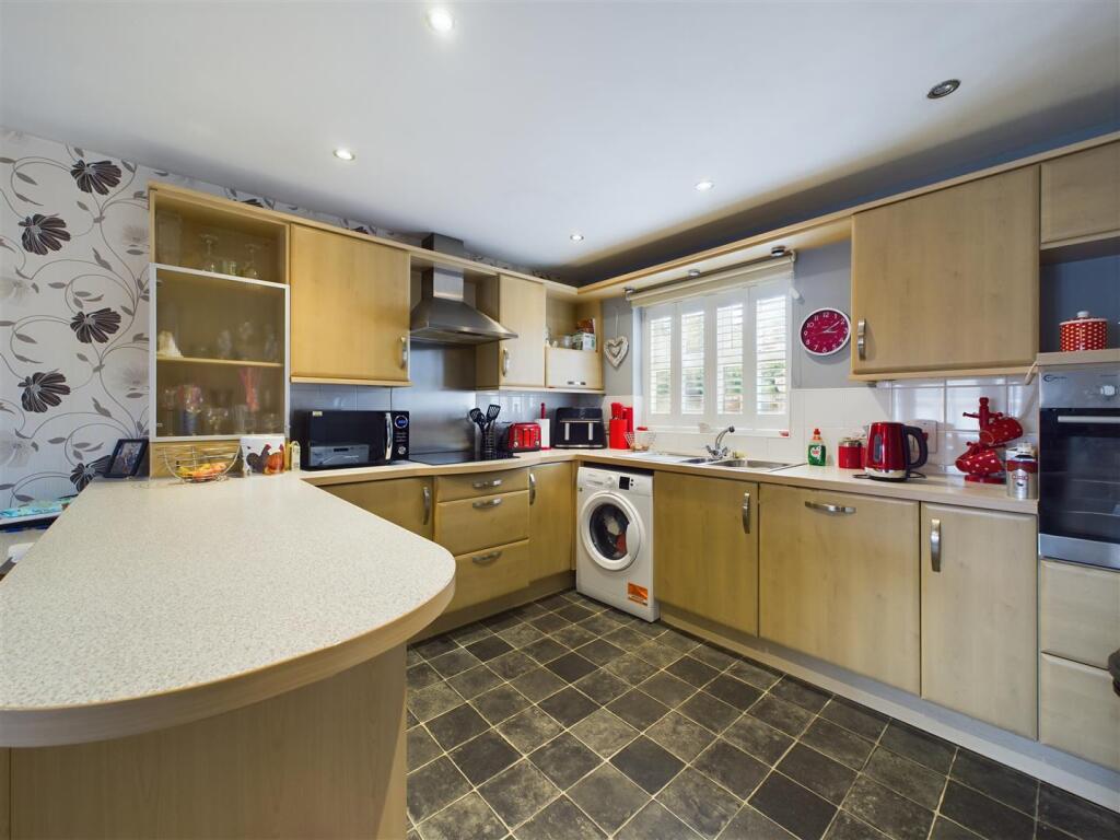 OPEN PLAN KITCHEN/ LOUNGE/ DINER
