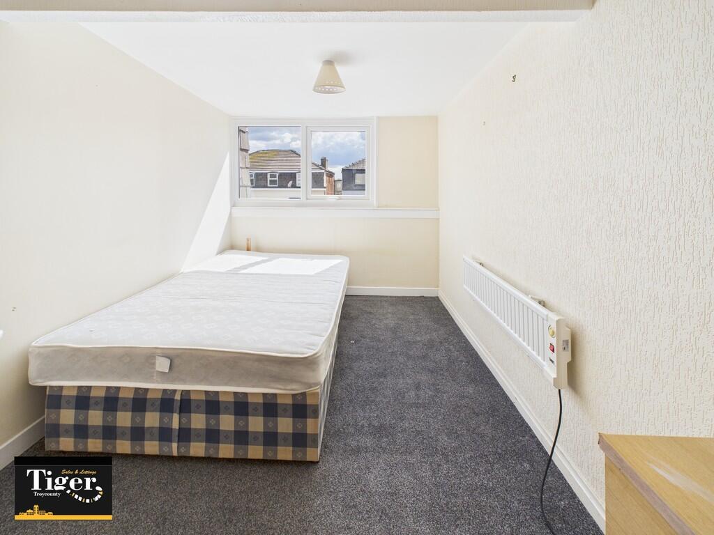 CAM02176G0-PR0560...