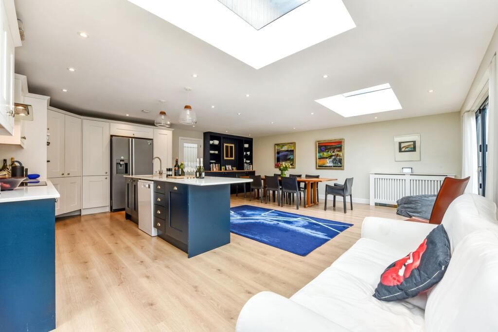 Kitchen/Dining Space