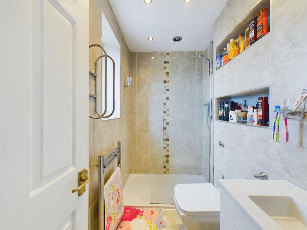 CAM03162G0-PR0130-STILL022