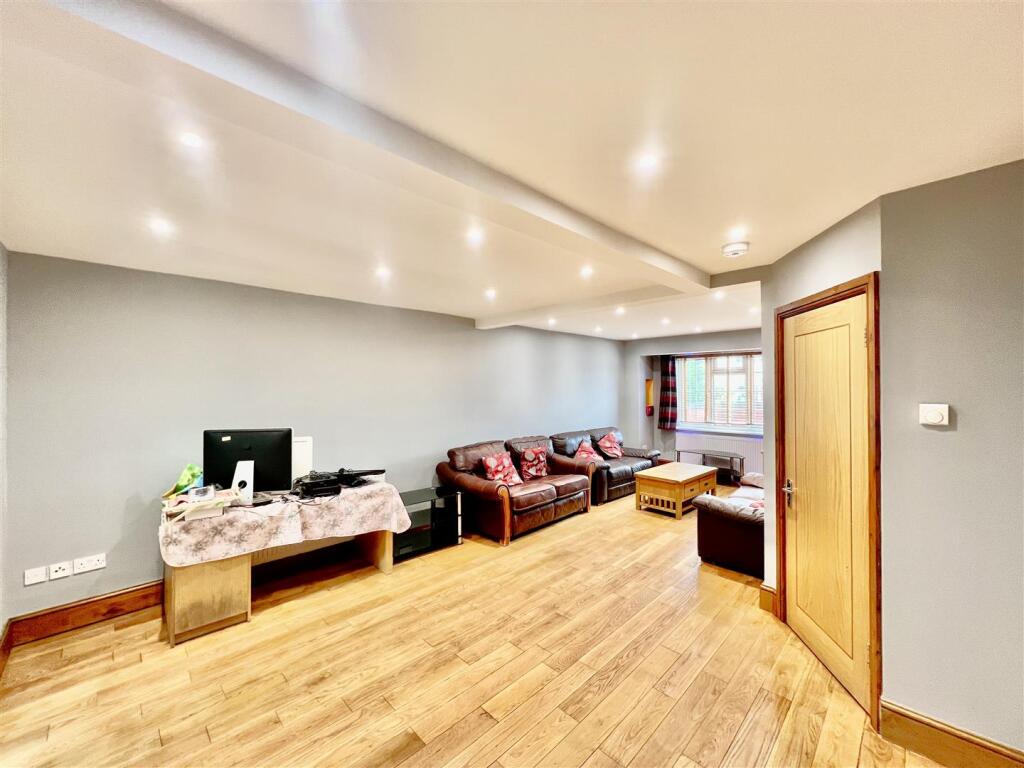 Through Lounge