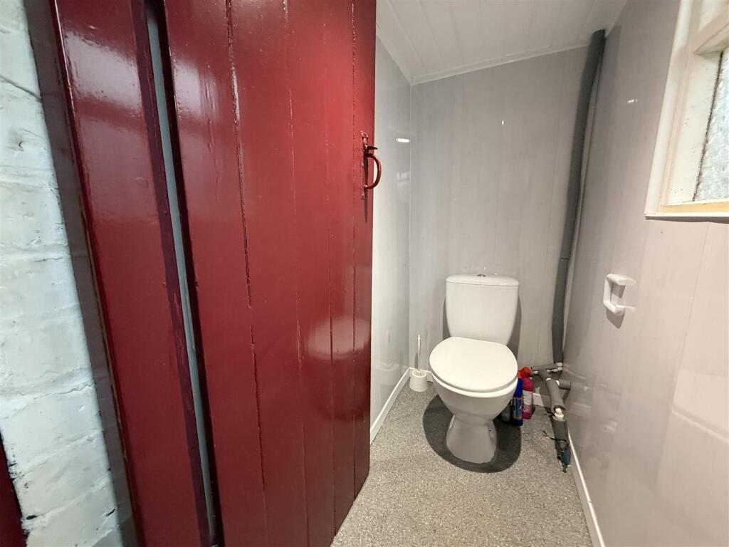 GROUND FLOOR WC