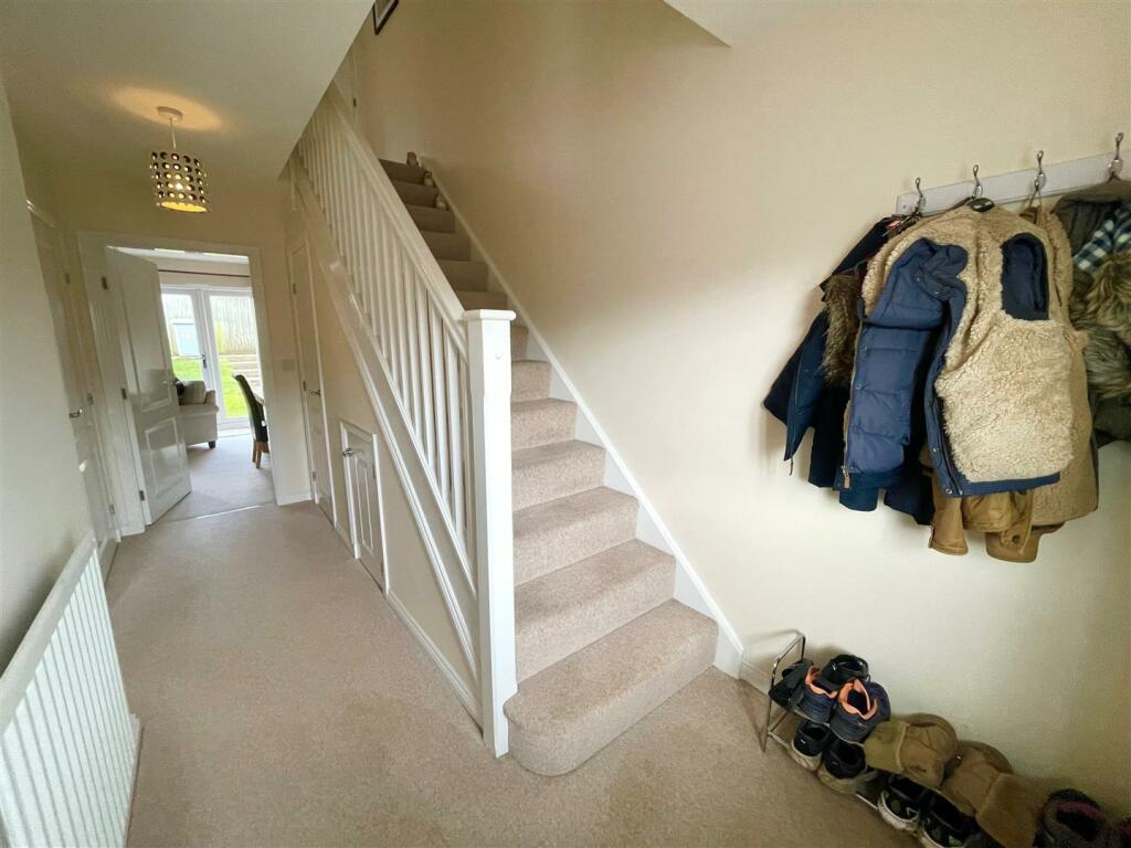 HALLWAY.jpg