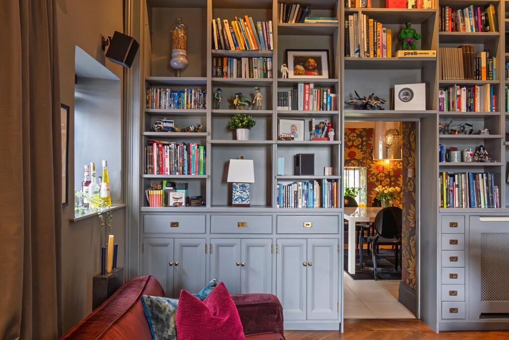 Reception 2 - Unique fitted shelving