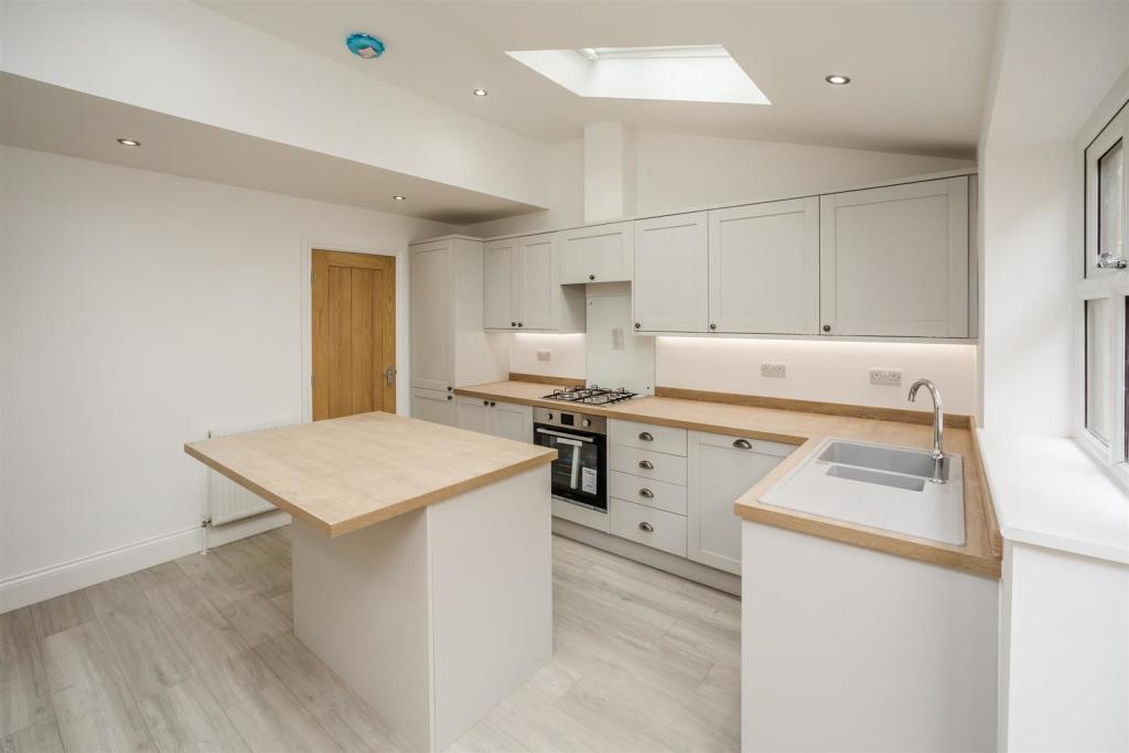 Jubilee Gardens kitchen.jpeg
