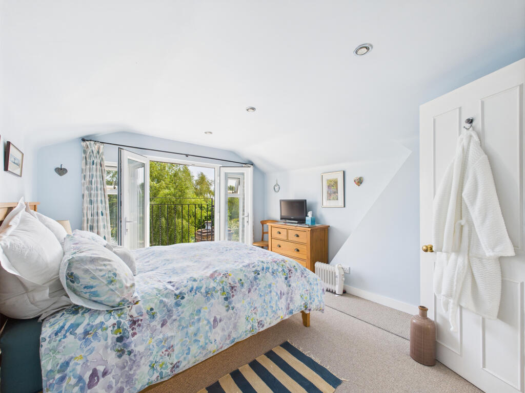 CAM01354G0-PR0572-STILL012