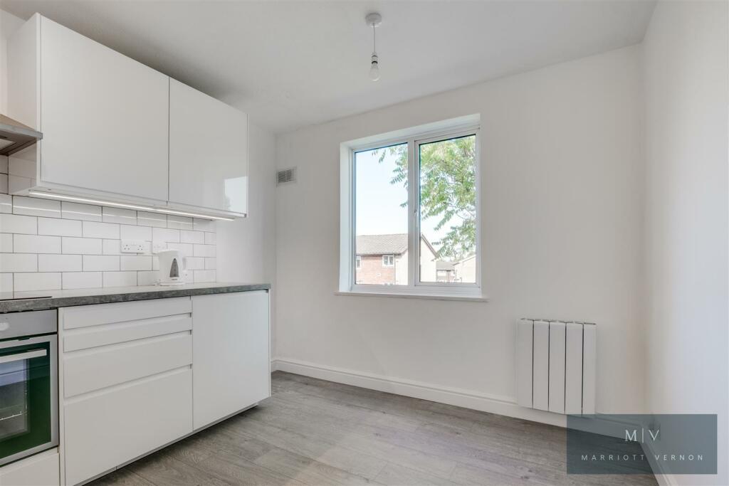 Anselm Close 4 MV-5.jpg