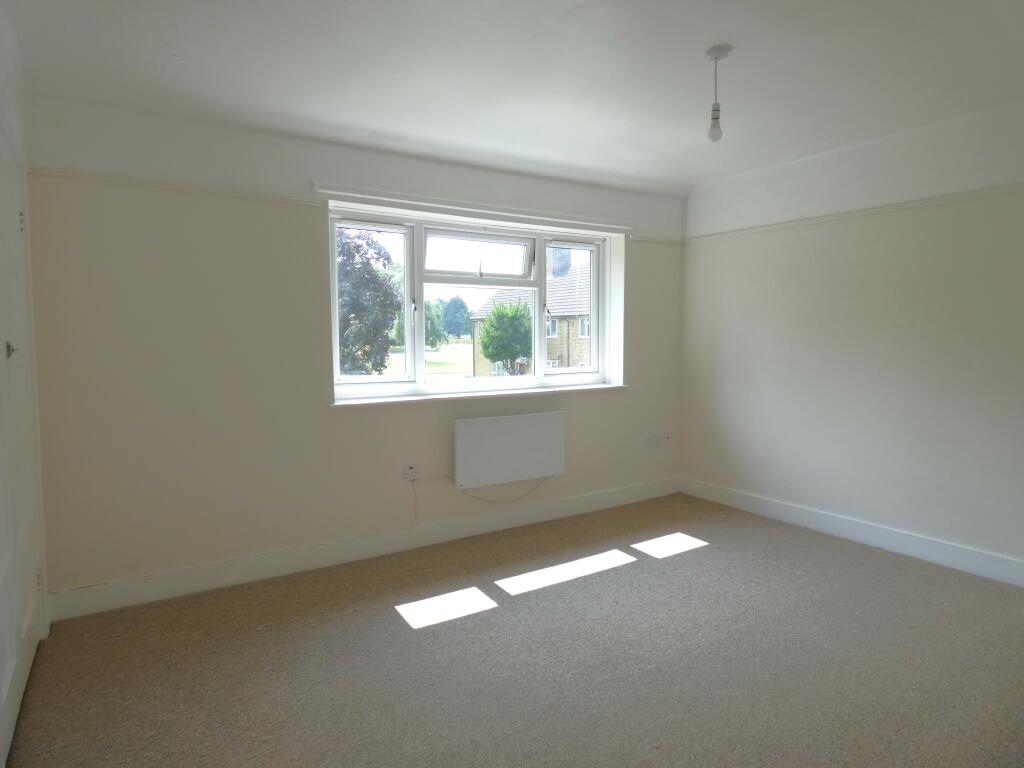 Pic 5 Bedroom One.JPG