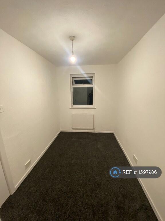 Large Single Bedroom