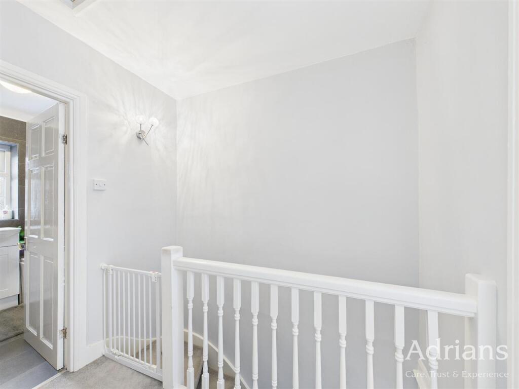 FIRST FLOOR LANDING