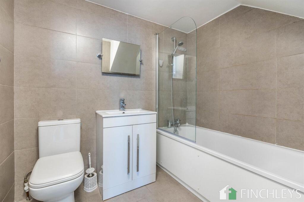 flat1216ballardslanelondonn32lx-6.jpg