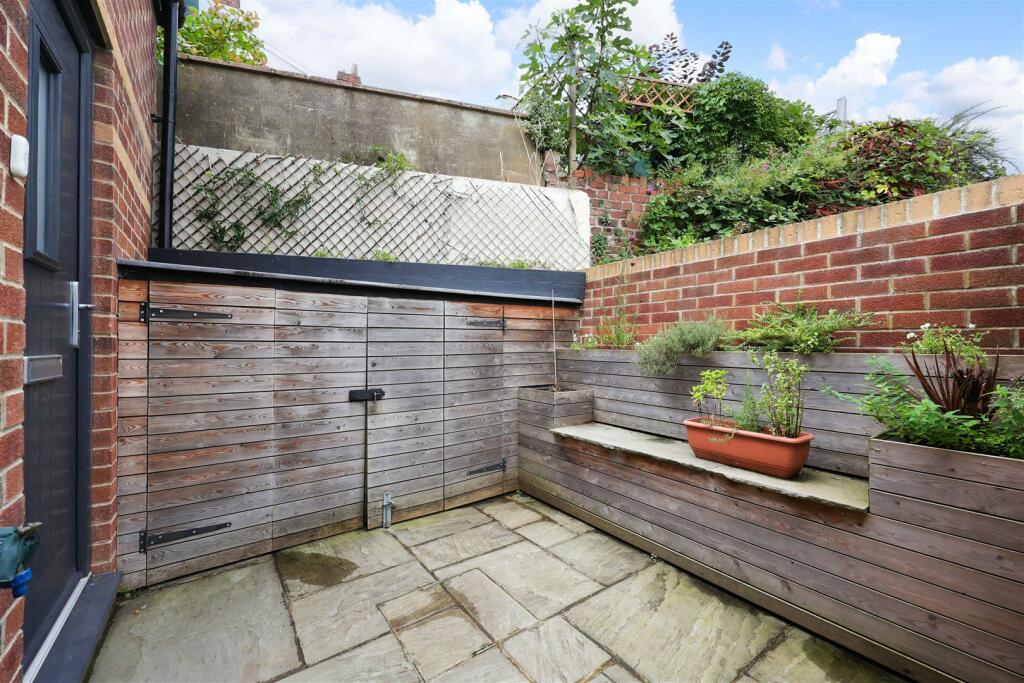 48 Brighton Crescent 12.jpg