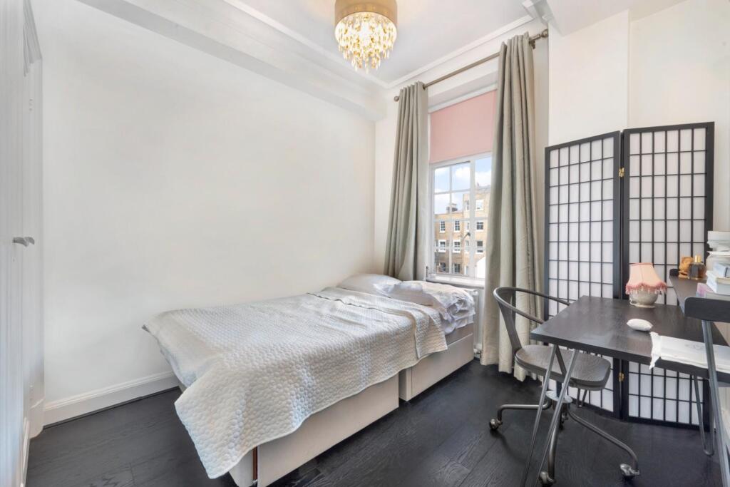 BEDROOM 1 a.jpg