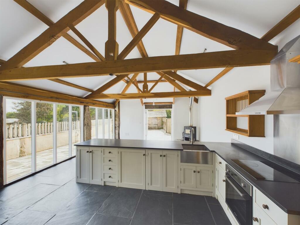 Kitchen / Living Area