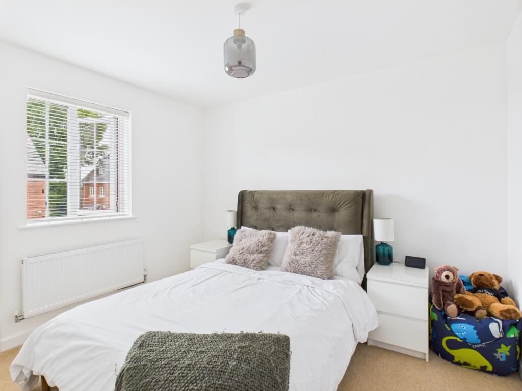 CAM03729G0-PR0097-STILL024