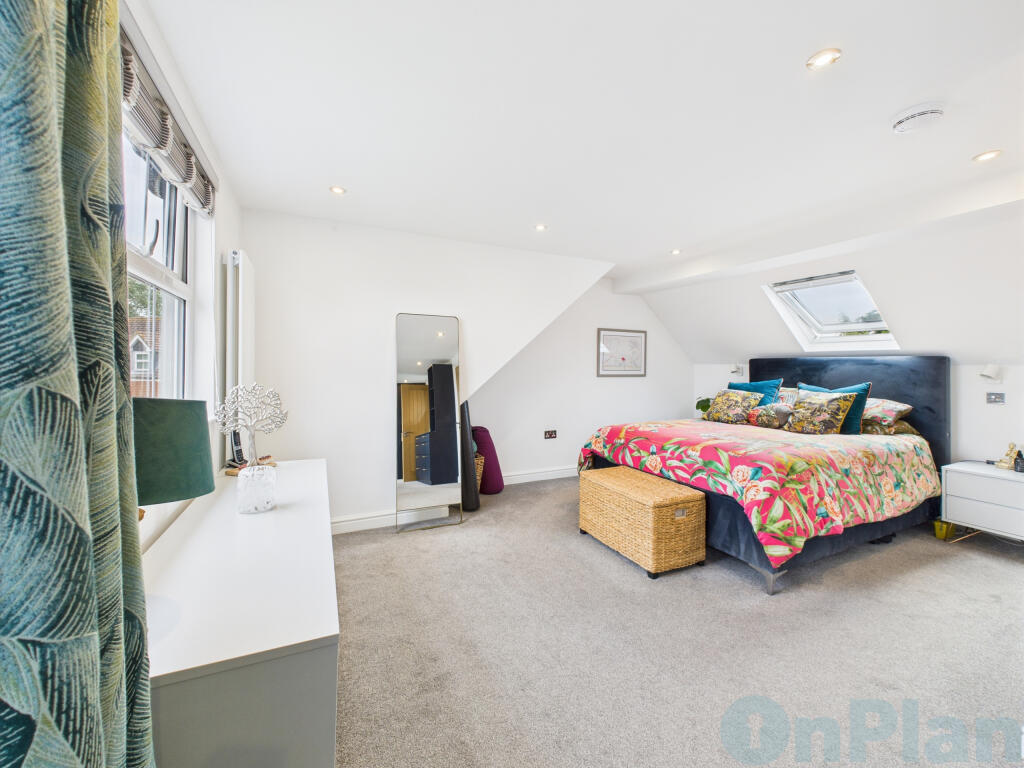 CAM04024G0-PR0029-STILL018