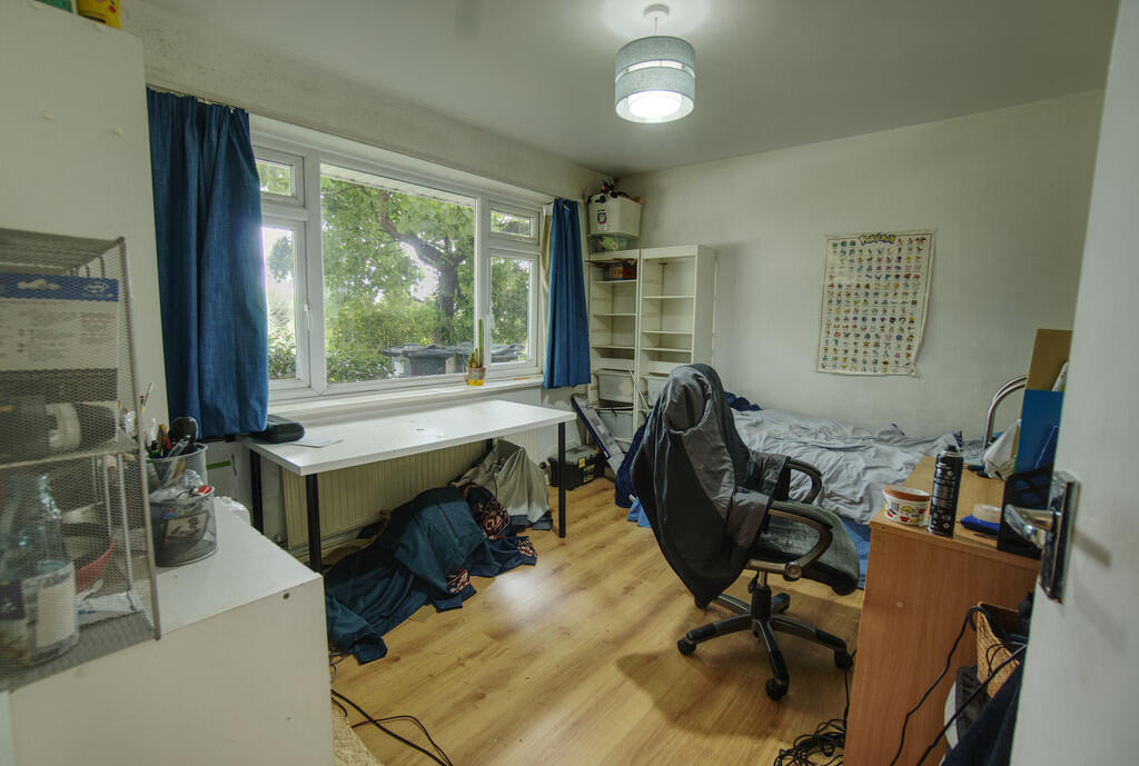 Downstairs Bedroo...