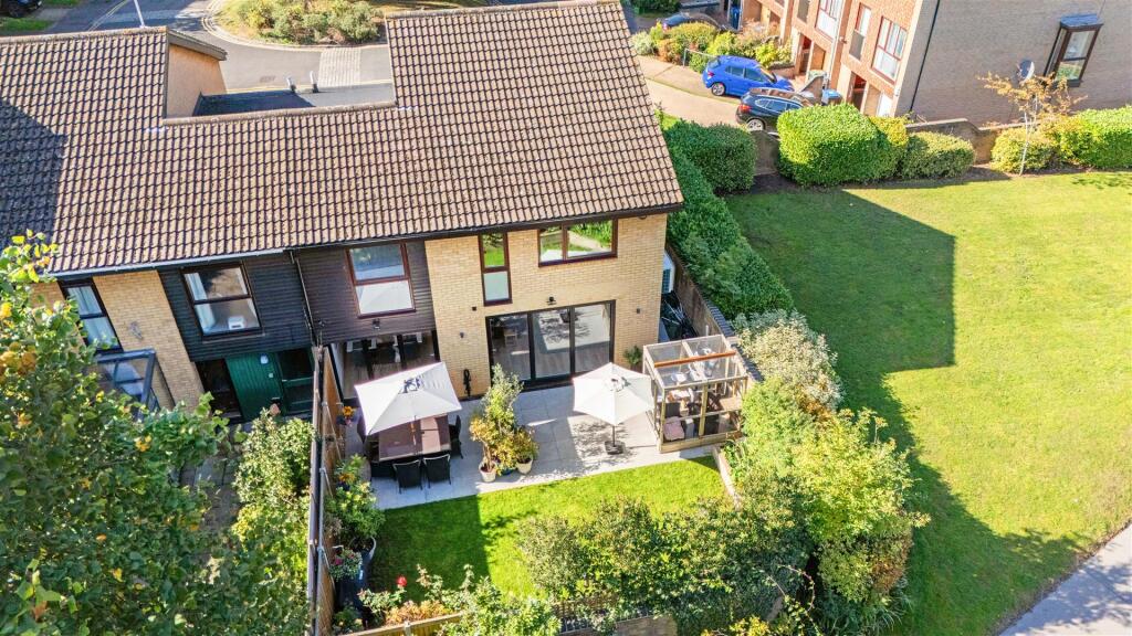 DEANS CLOSE,18-14.jpg