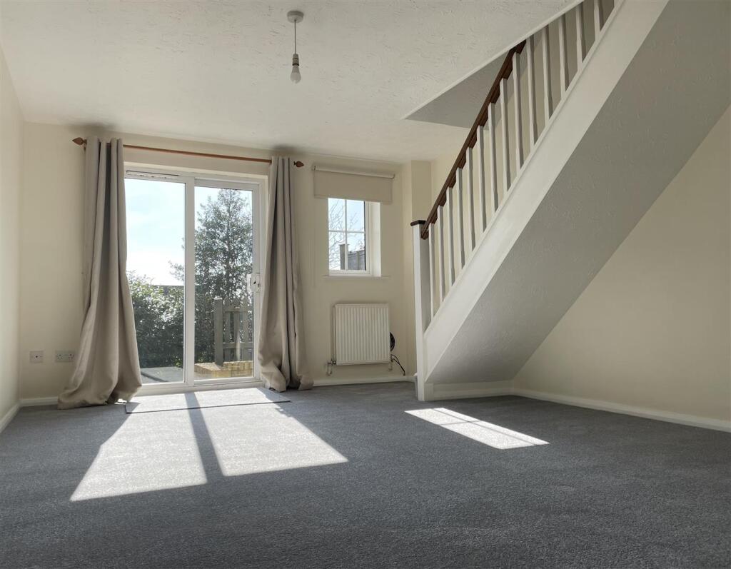 35 Cuckoo Close sitting room.jpeg