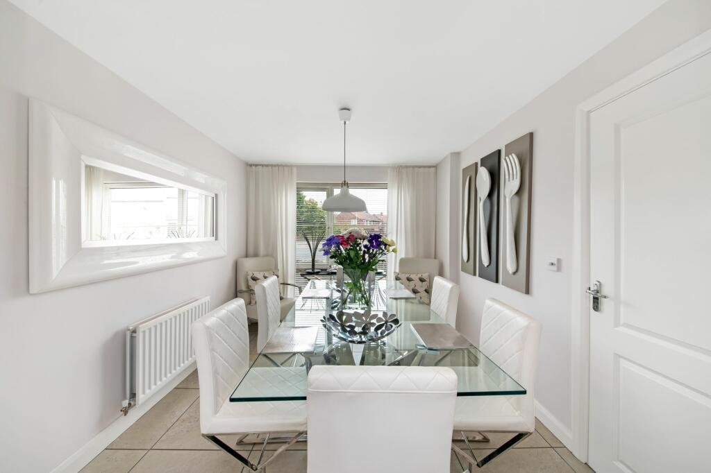 DINING/KITCHEN