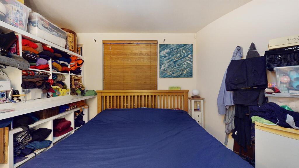 Flat 8 Park East Building, Bow Quarter - mnpsSuD23