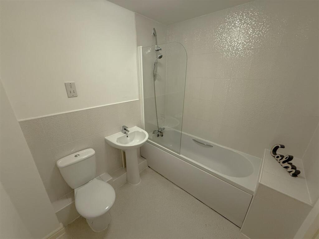 Bathroom.JPG