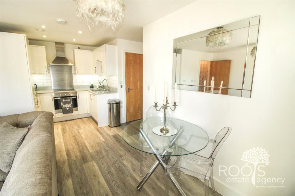 Kitchen &amp; Dining