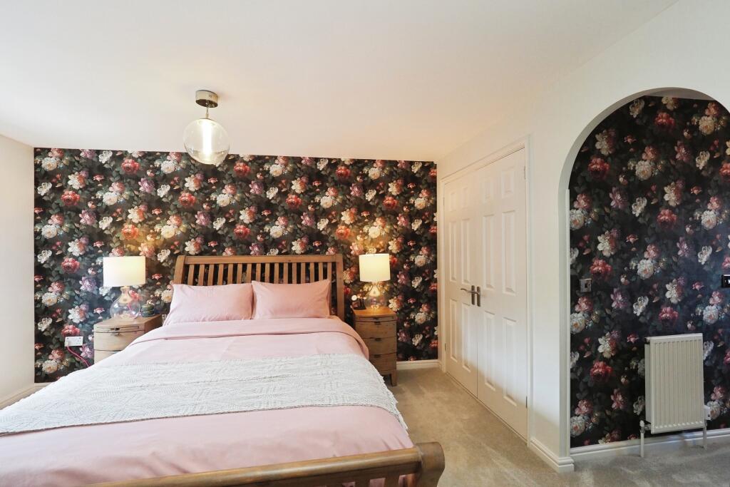 Master Bedroom Suite with Dressing Area and En Suite