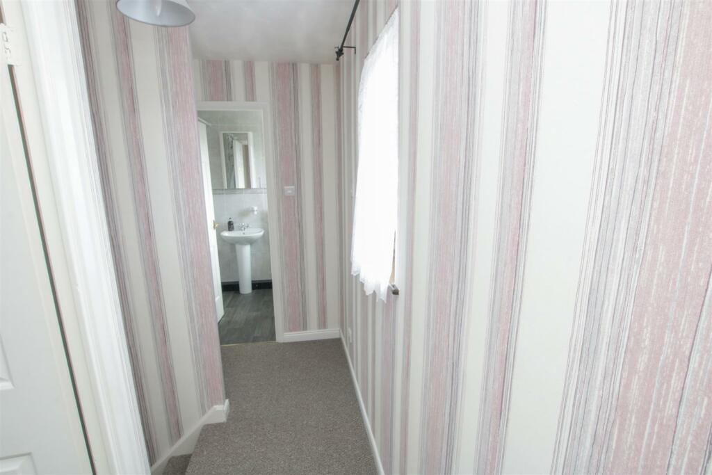 FIRST FLOOR LANDING