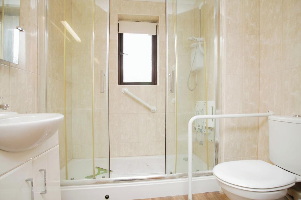 SHOWER ROOM