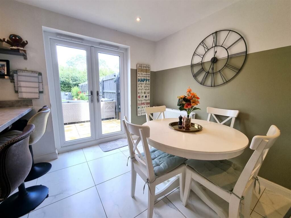 Dining Area.jpg