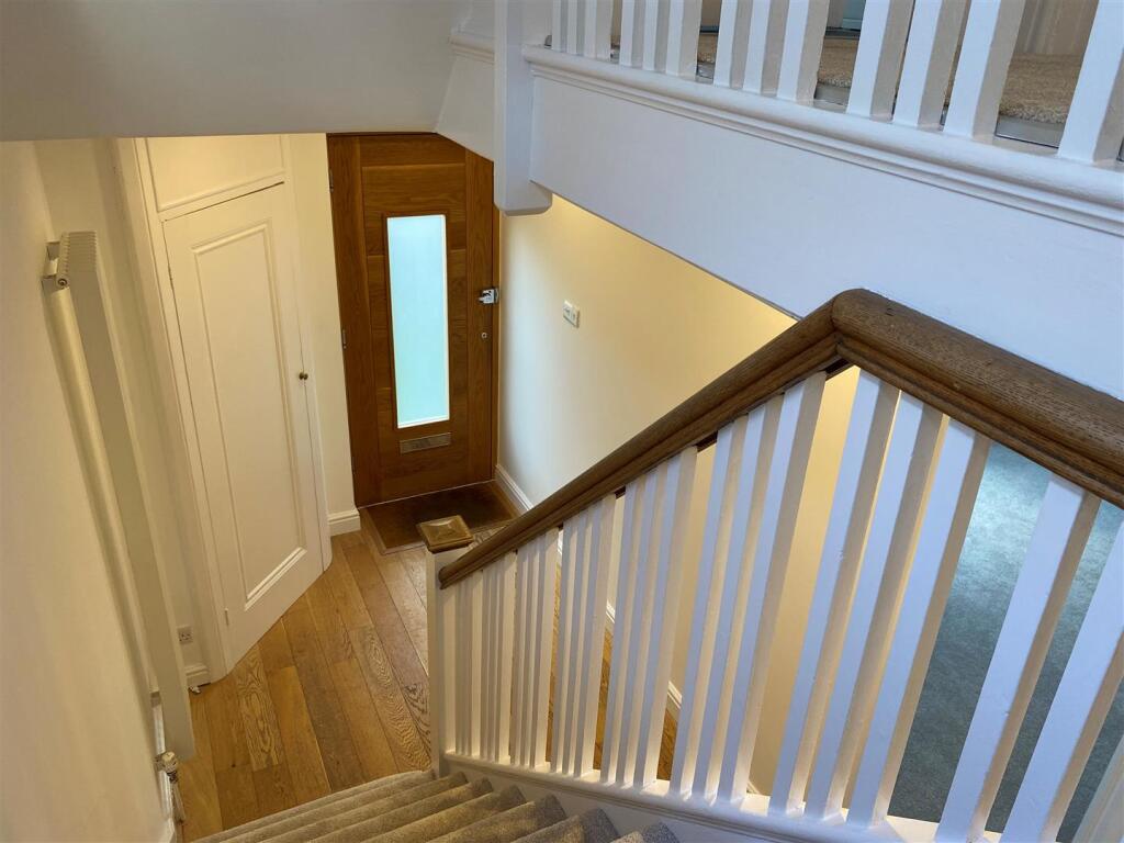 16cHighStreet_Hallway - Copy.jpg