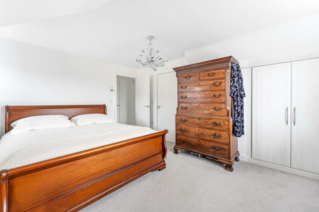 Bedroom 1 2.jpg