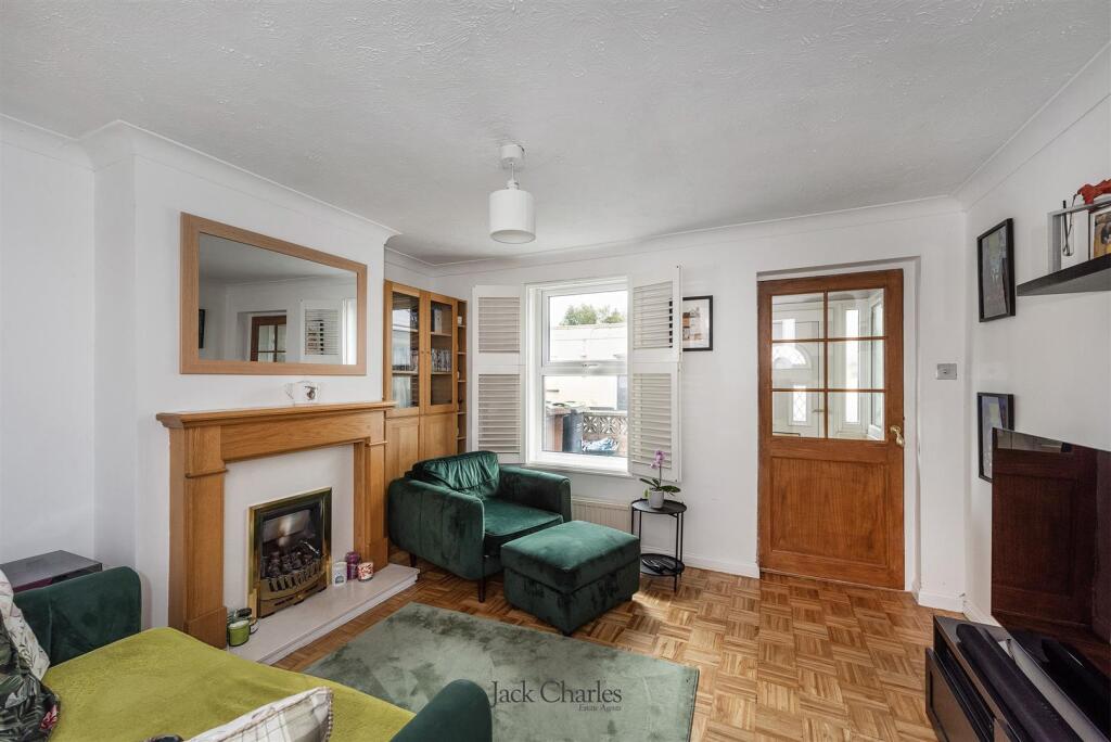 3 Alma Place, Hadlow, TN11 0DH  004.jpg