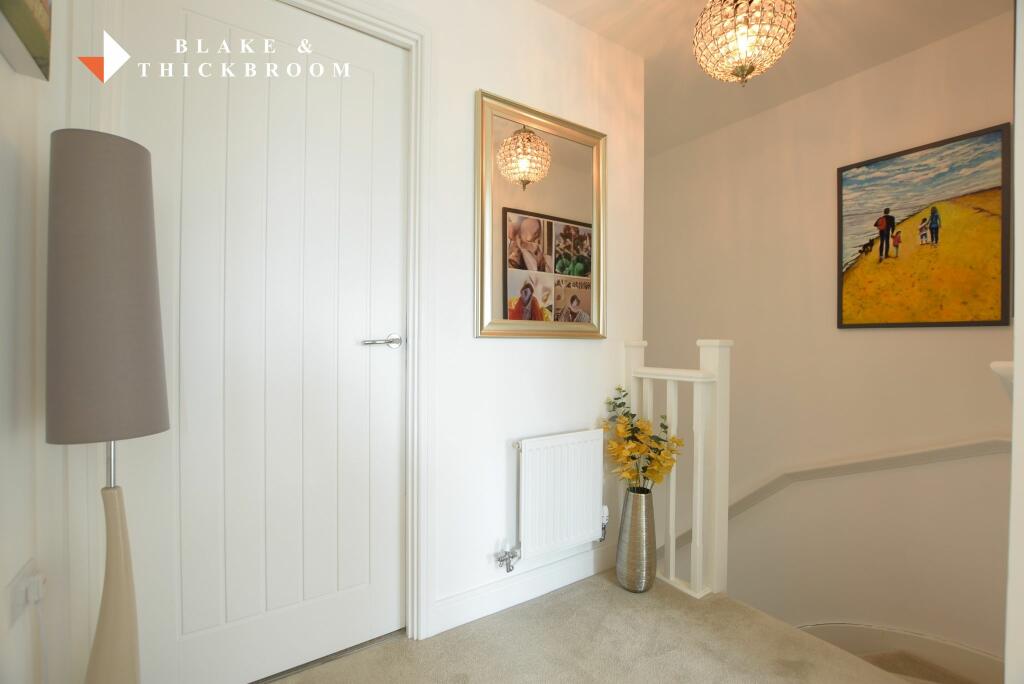 FIRST FLOOR LANDING