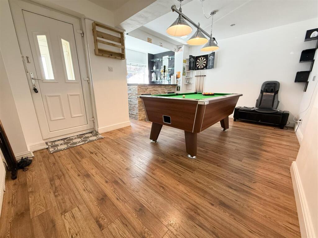 GAMES ROOM WITH BAR