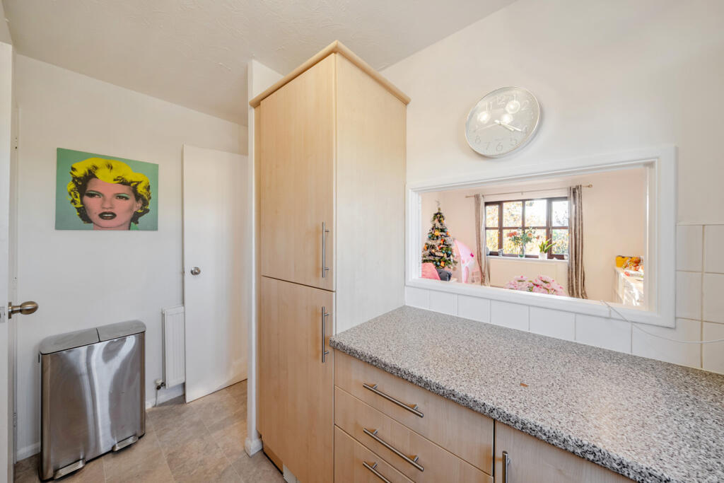 1386519-6-69301b8...