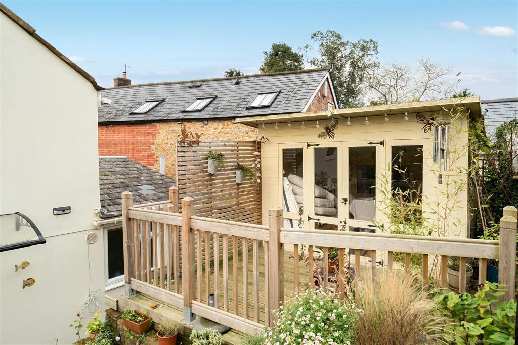 Summer House and decked terrace