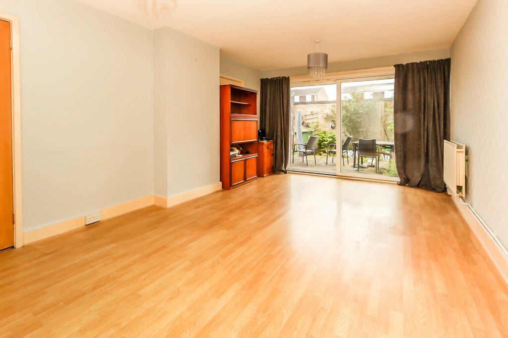 Lounge/Dining Roo...