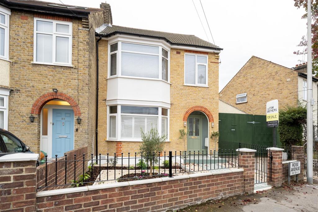 Rose Avenue, E18