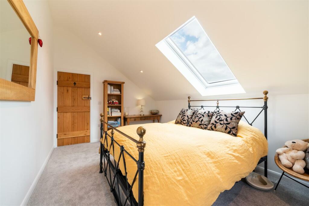 Bedroom 1-3.jpg
