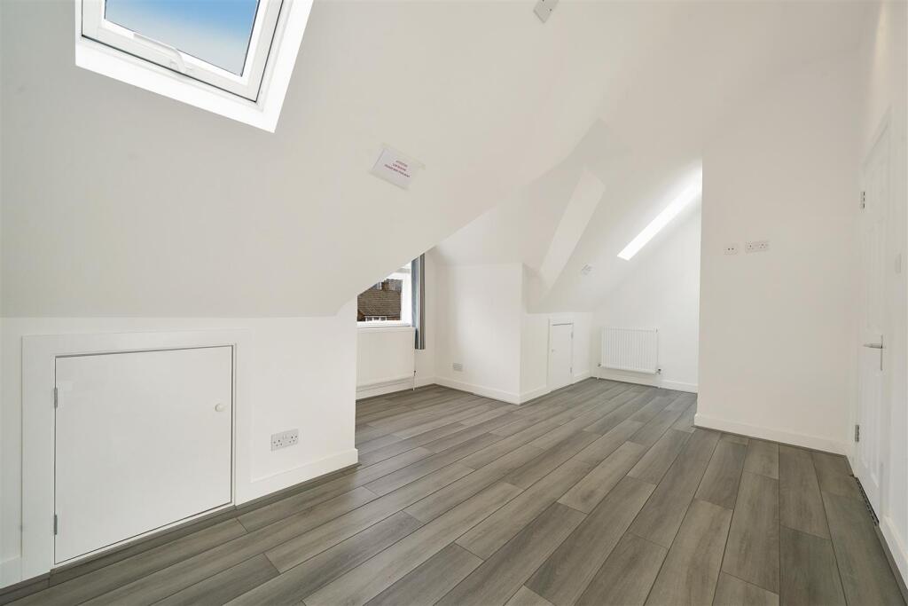 First Floor, 3 Tring Avenue - NjtNkE9SFhQAeHjHfcSi
