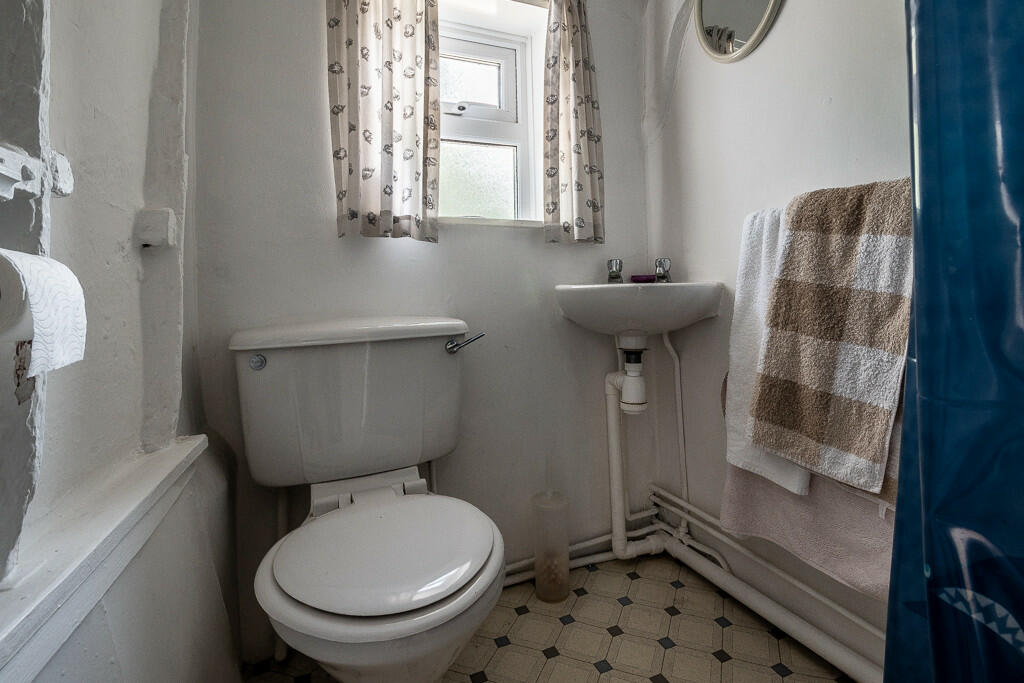 4 Station Road - ...