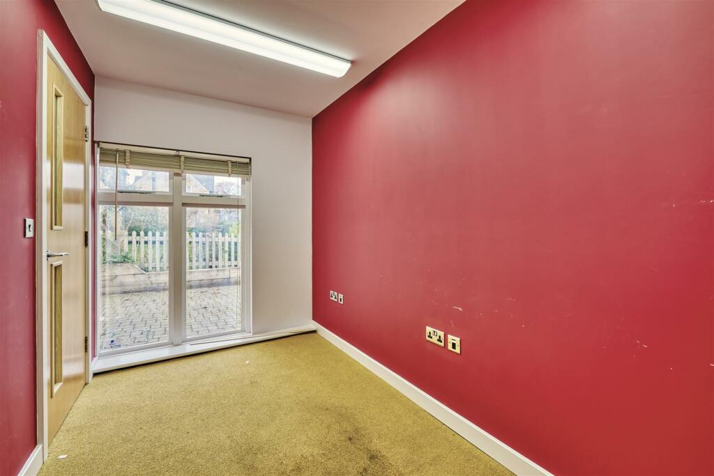 32 High Street Islip-29.jpg